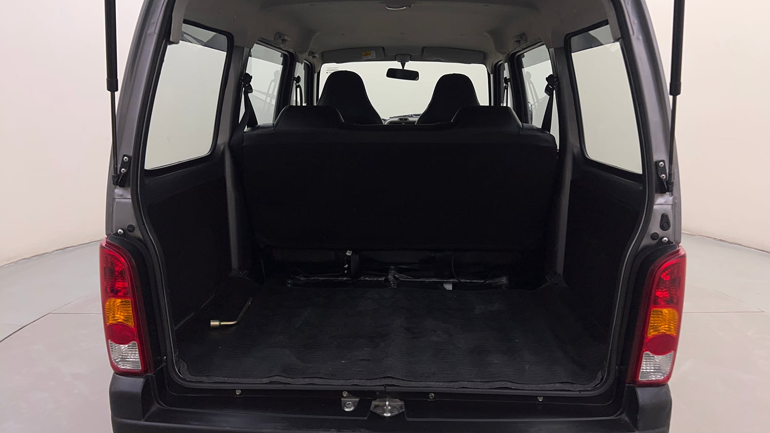 Used 2024 Maruti Suzuki Eeco 5 STR AC Petrol Manual interior DICKY INSIDE VIEW