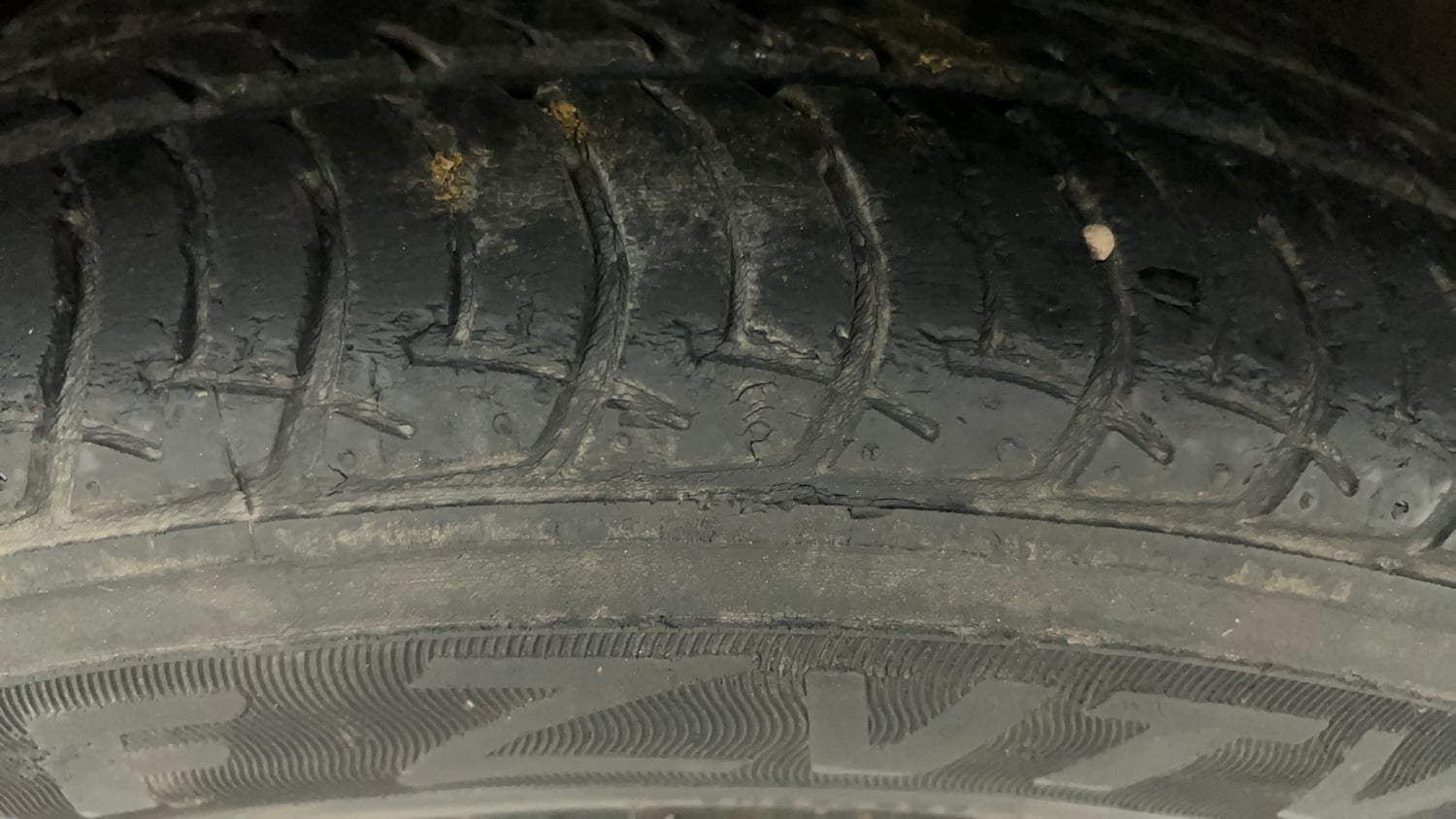Used 2016 Maruti Suzuki Celerio VXi AMT Petrol Automatic tyres RIGHT REAR TYRE TREAD VIEW