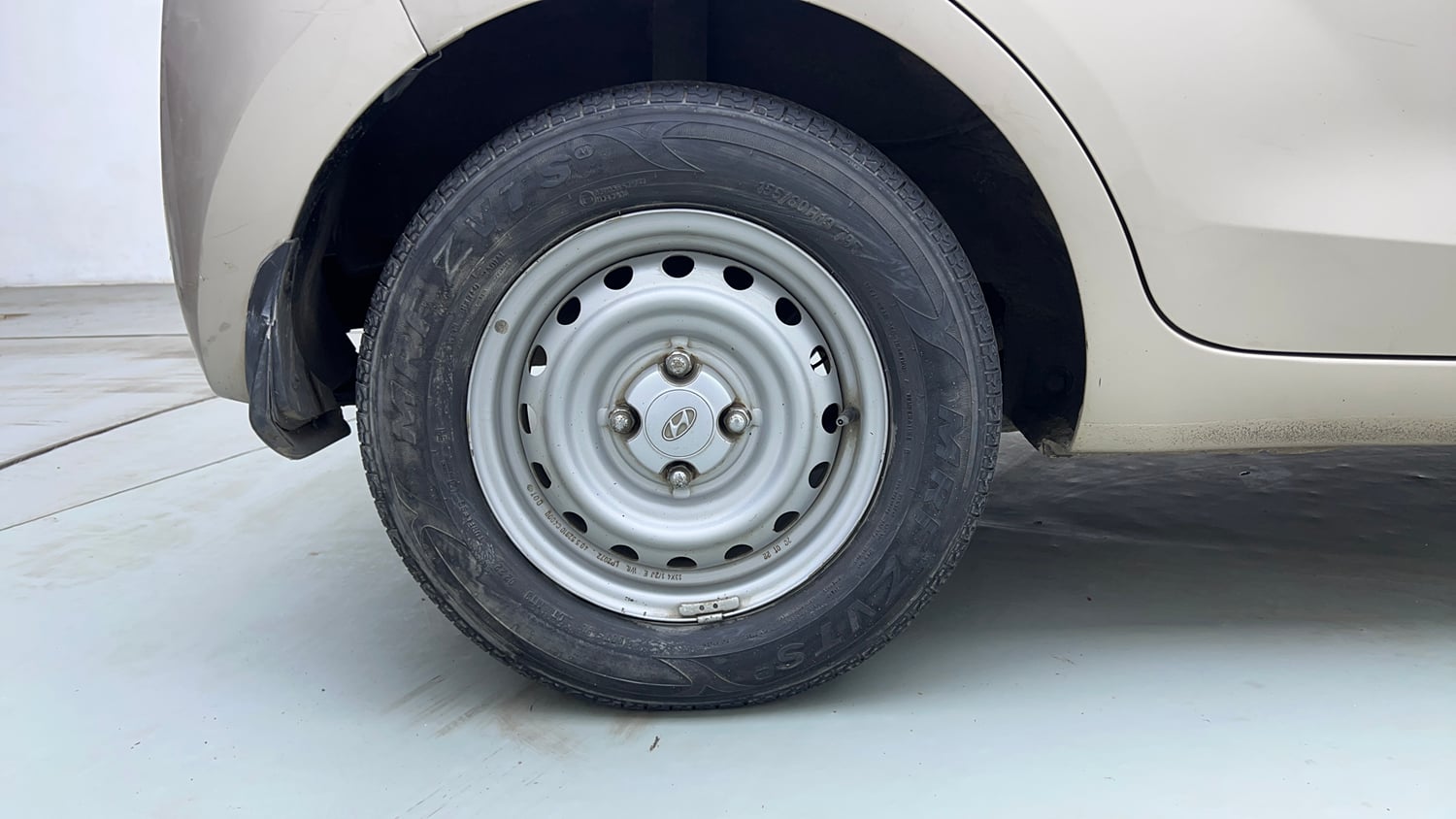 Used 2022 hyundai Santro Sportz Executive CNG Cng Manual tyres RIGHT REAR TYRE RIM VIEW