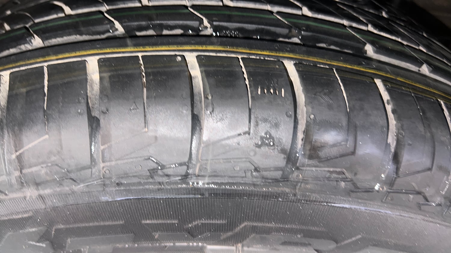 Used 2022 Kia Sonet HTX 1.5 AT Diesel Automatic tyres LEFT REAR TYRE TREAD VIEW