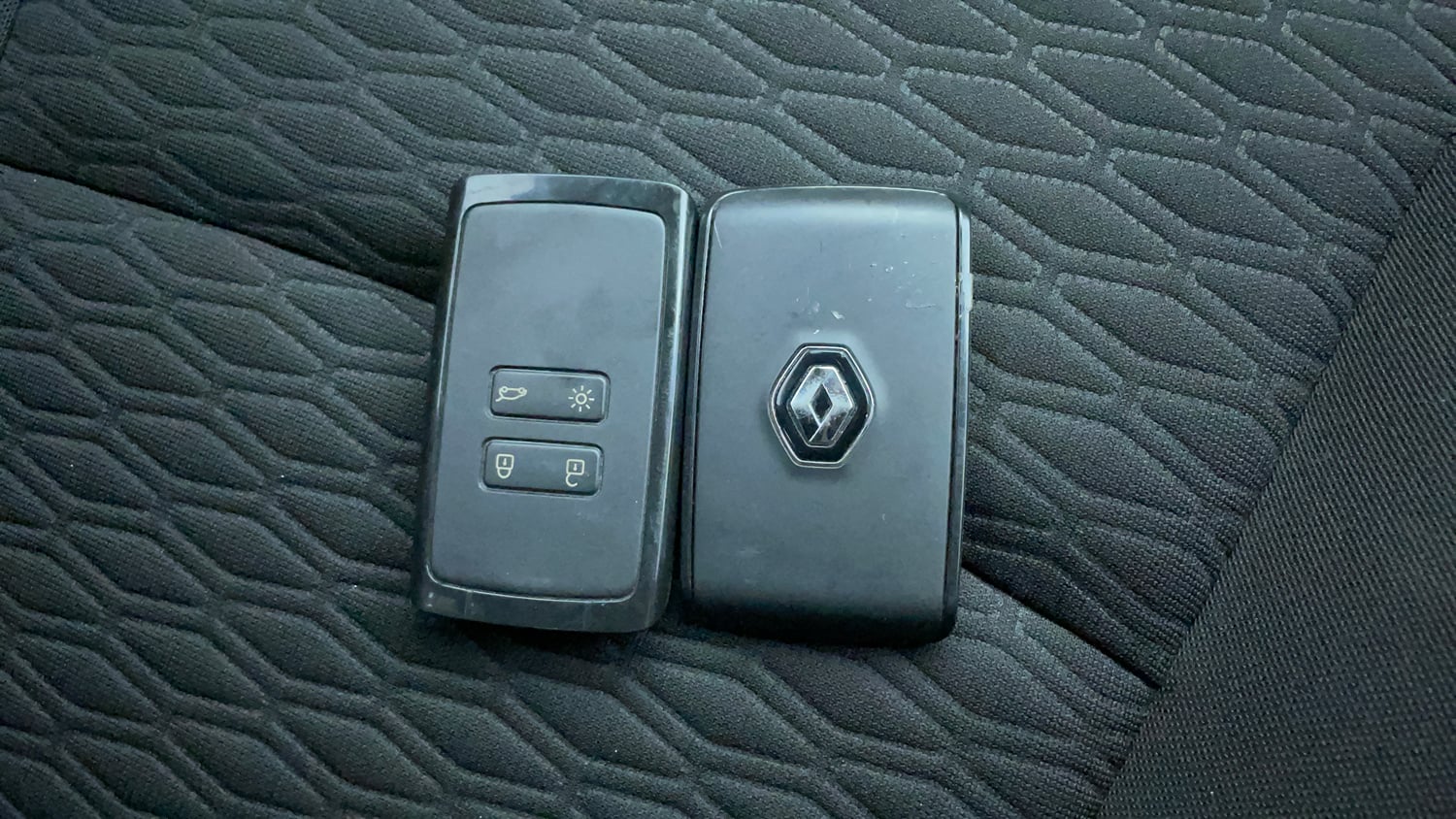 Used 2021 Renault Kiger RXZ Turbo CVT Dual Tone Petrol Automatic extra CAR KEY VIEW