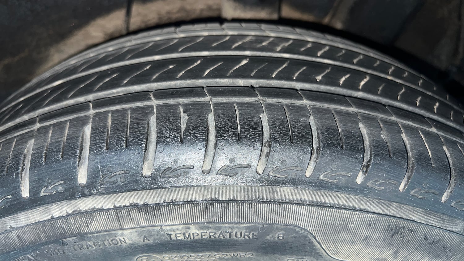 Used 2024 Hyundai Aura SX 1.2 CNG Cng Manual tyres LEFT REAR TYRE TREAD VIEW