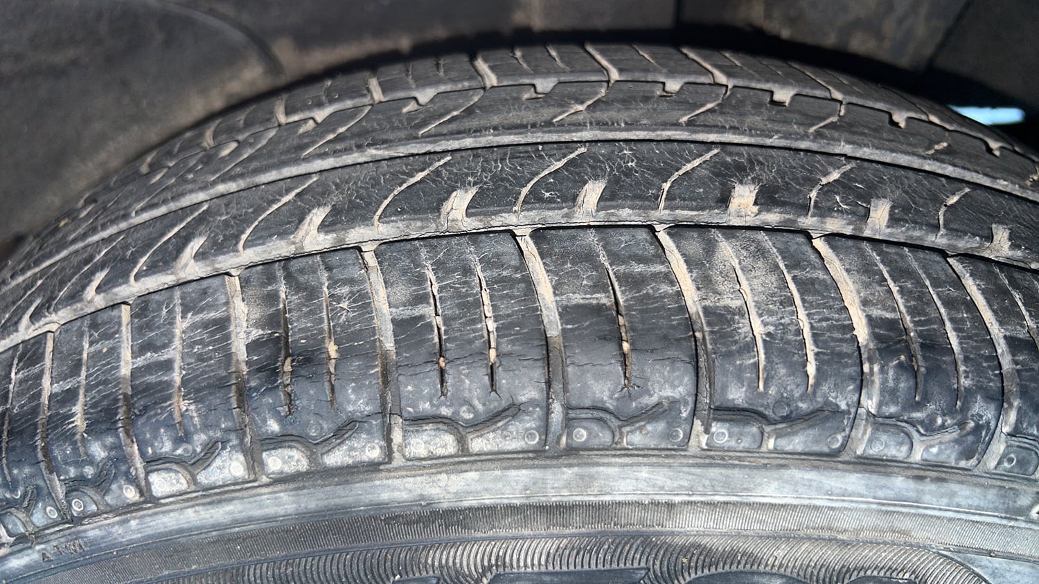 Used 2022 hyundai Santro Sportz Executive CNG Cng Manual tyres LEFT REAR TYRE TREAD VIEW