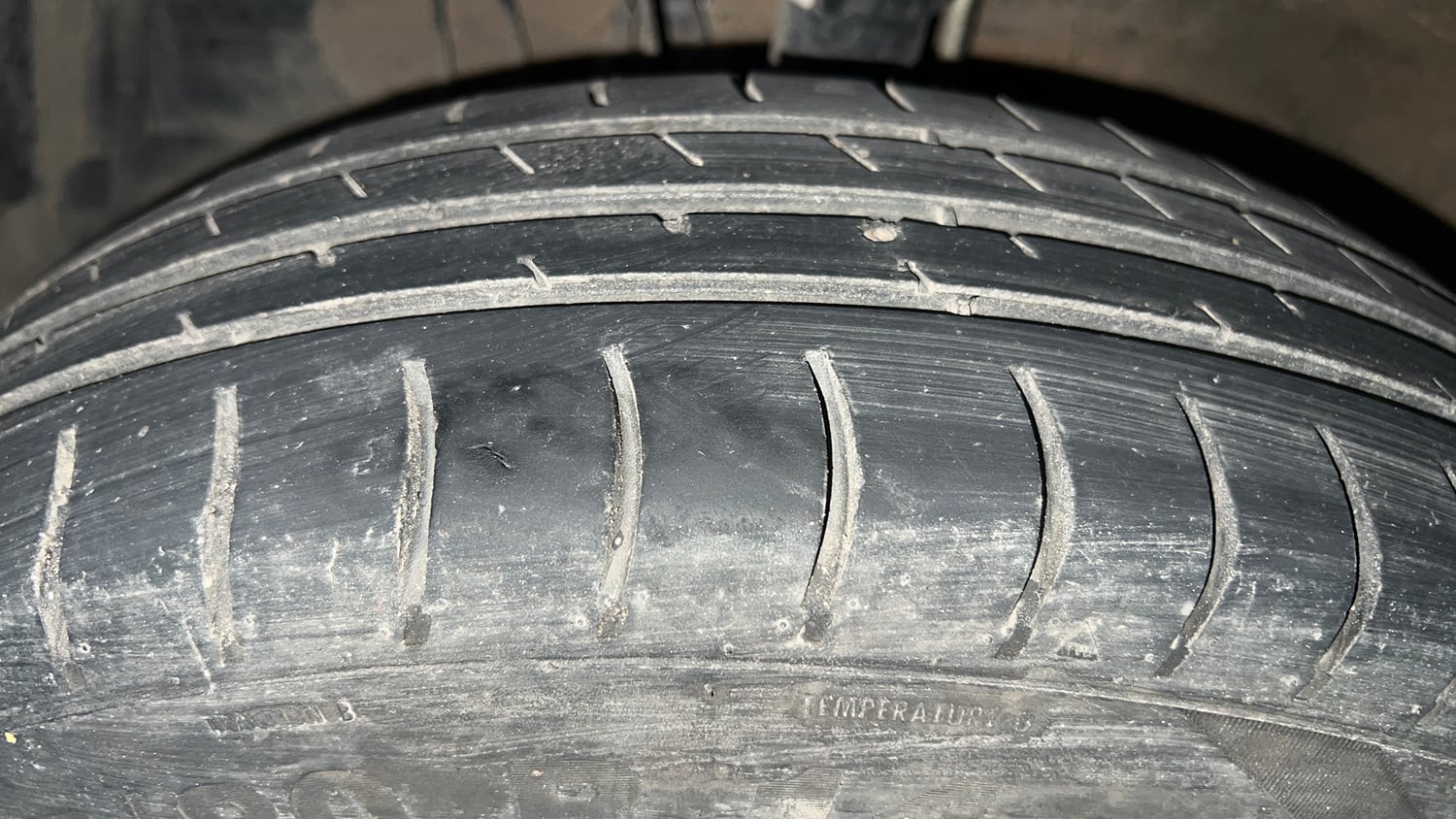 Used 2016 Maruti Suzuki Swift VXI (O) Petrol Manual tyres LEFT FRONT TYRE TREAD VIEW