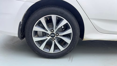 Used 2016 Hyundai Verna 1.6 VTVT SX AT Petrol Automatic tyres RIGHT REAR TYRE RIM VIEW