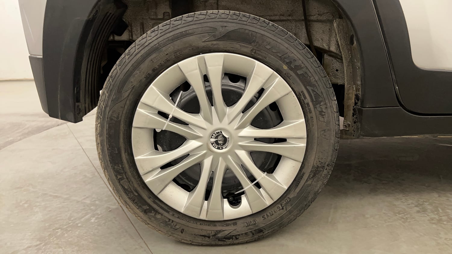 Used 2019 Mahindra KUV100 NXT K6 Plus 6 STR Petrol Manual tyres RIGHT REAR TYRE RIM VIEW