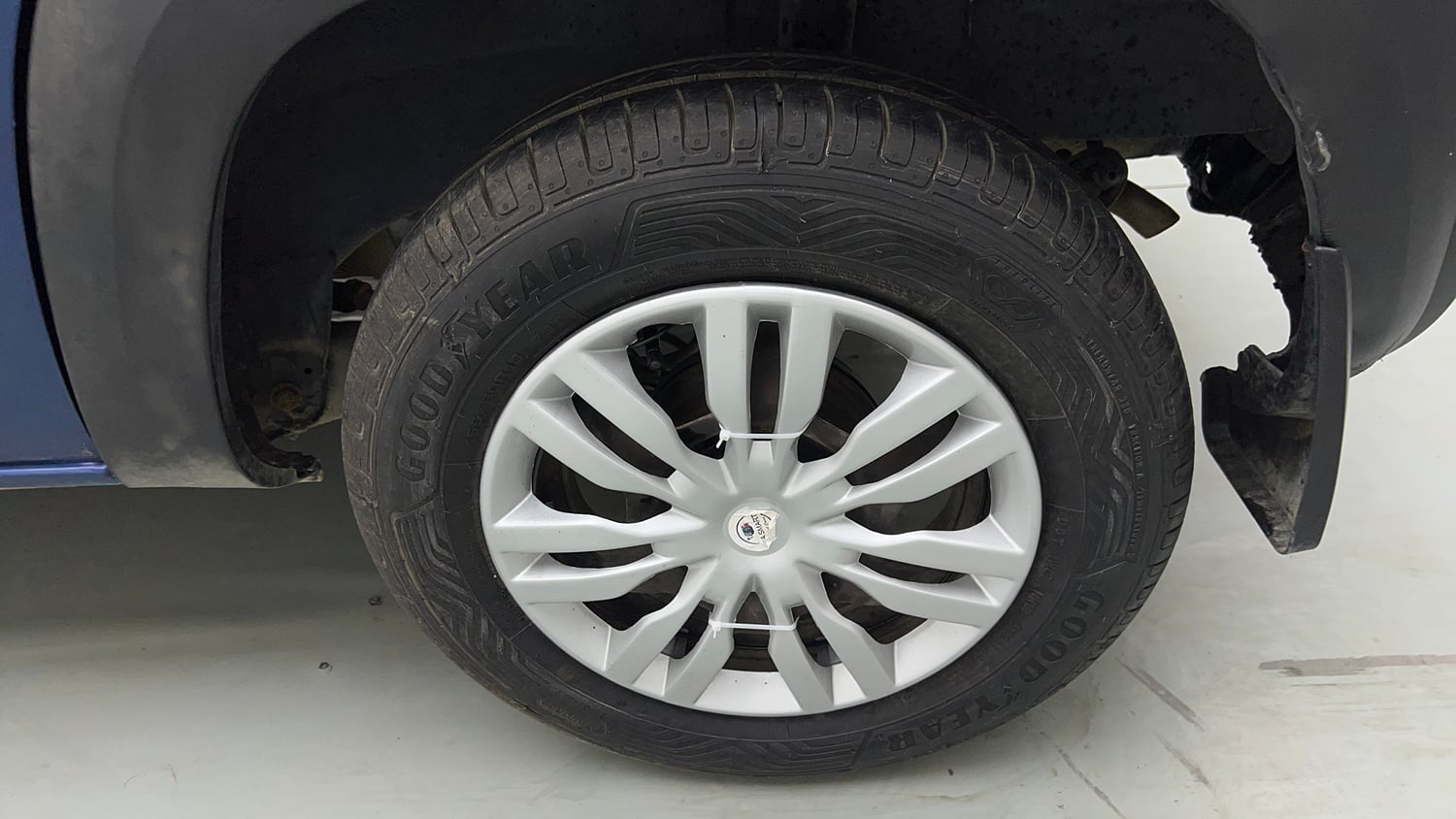 Used 2017 Renault Kwid CLIMBER 1.0 AMT Petrol Automatic tyres LEFT REAR TYRE RIM VIEW