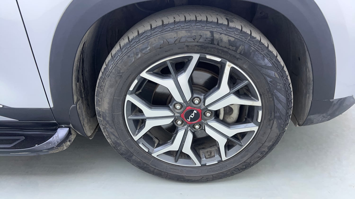 Used 2022 Kia Seltos HTX Plus 1.5 Diesel Diesel Manual tyres RIGHT FRONT TYRE RIM VIEW