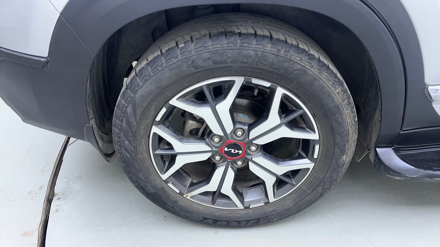 Used 2022 Kia Seltos HTX Plus 1.5 Diesel Diesel Manual tyres RIGHT REAR TYRE RIM VIEW