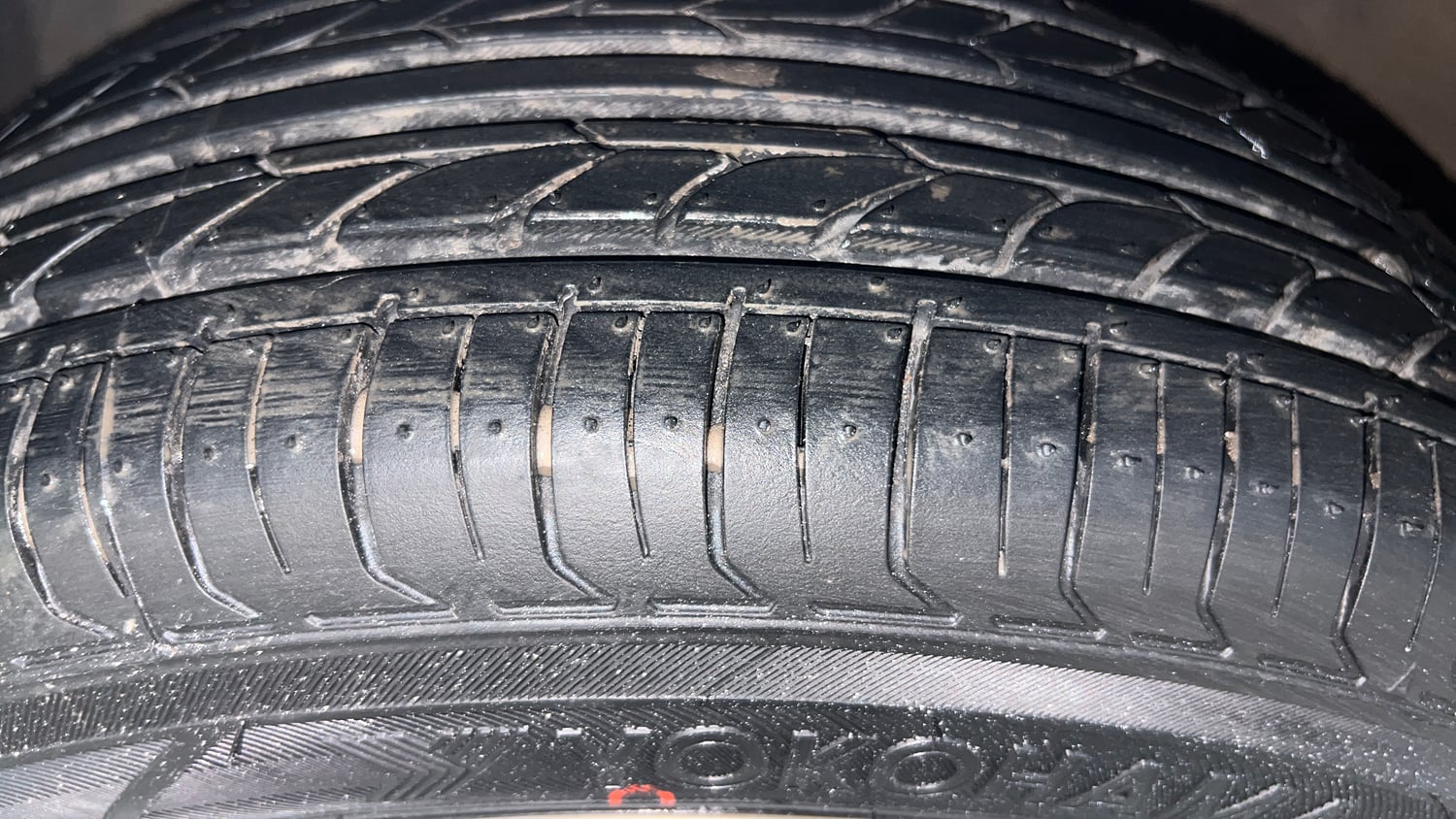 Used 2016 Hyundai Elite i20 Sportz 1.2 Petrol Manual tyres LEFT FRONT TYRE TREAD VIEW