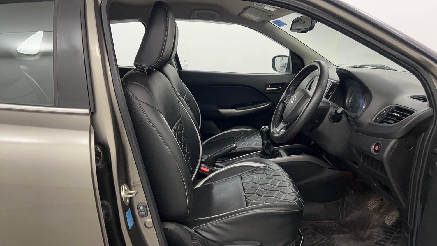Used 2020 Maruti Suzuki Baleno Zeta Petrol Manual interior RIGHT SIDE FRONT DOOR CABIN VIEW