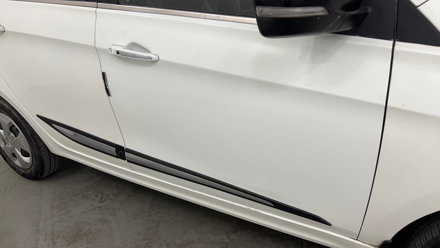 Used 2024 Tata Tigor XZ Petrol Manual dents MINOR DENT