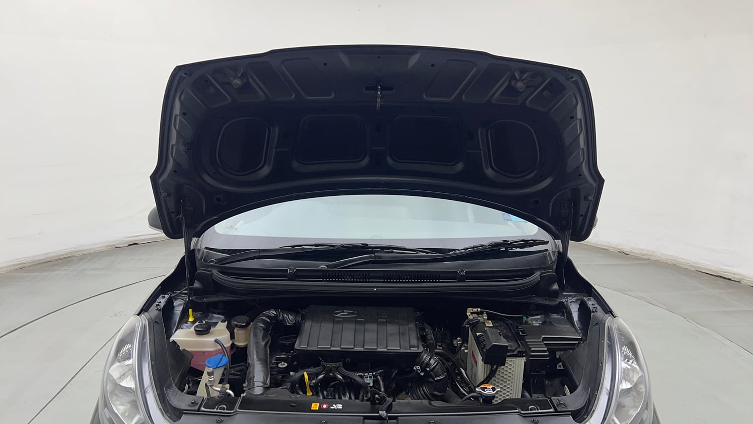 Used 2024 Hyundai Aura SX 1.2 CNG Cng Manual engine ENGINE & BONNET OPEN FRONT VIEW