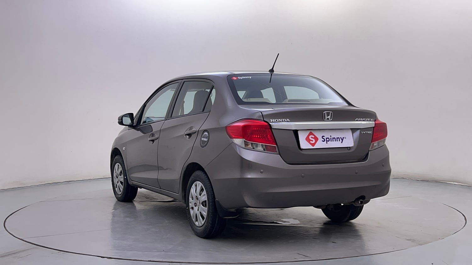 Used 2016 Honda Amaze 1.2 S i-VTEC Petrol Manual exterior LEFT REAR CORNER VIEW