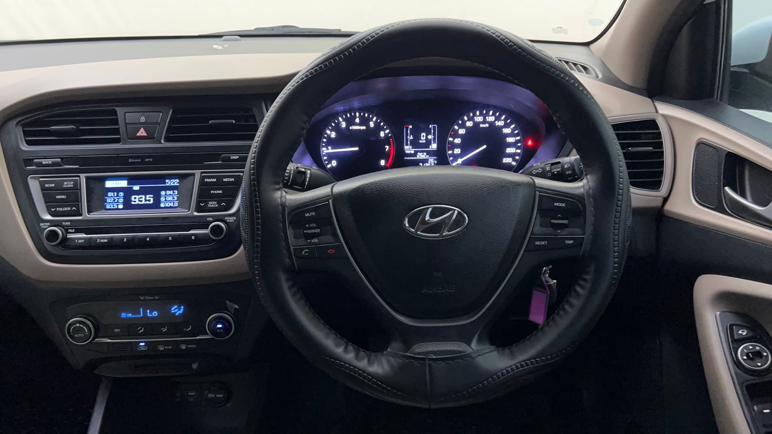 Used 2016 Hyundai Elite i20 Sportz 1.2 Petrol Manual interior STEERING VIEW