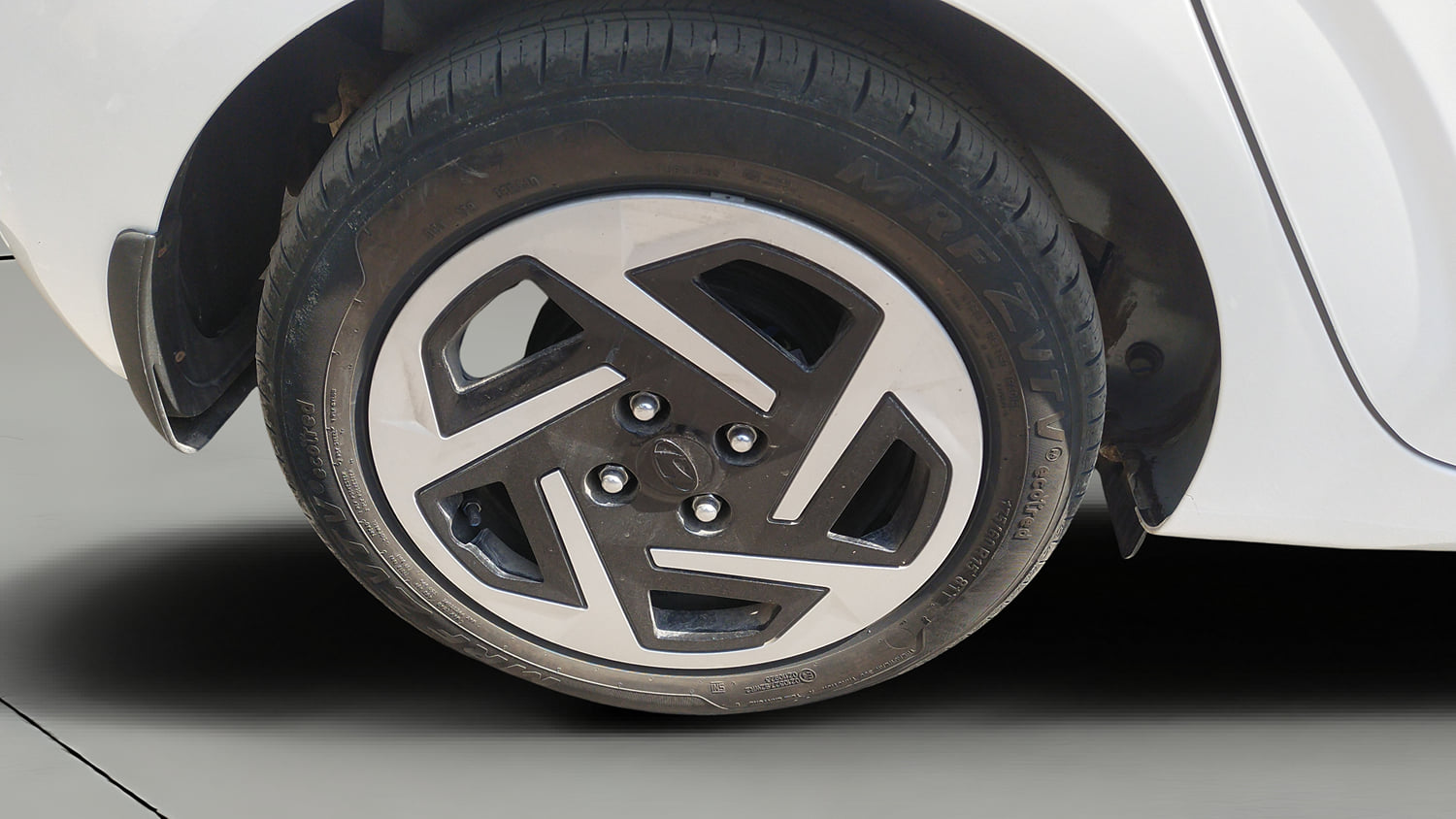 Used 2026 Hyundai Grand i10 Nios Sportz 1.2 Kappa AMT Petrol Automatic tyres RIGHT REAR TYRE RIM VIEW
