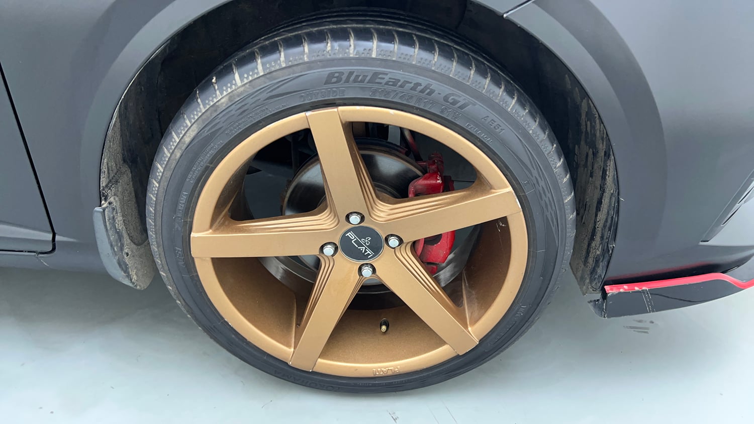 Used 2023 Hyundai Verna SX (O) 1.5 Petrol IVT Petrol Automatic tyres RIGHT FRONT TYRE RIM VIEW
