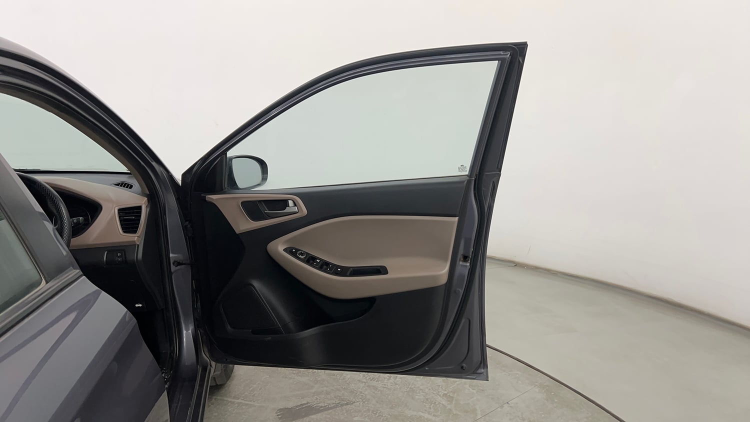 Used 2017 Hyundai Elite i20 Sportz 1.2 Petrol Manual interior RIGHT FRONT DOOR OPEN VIEW