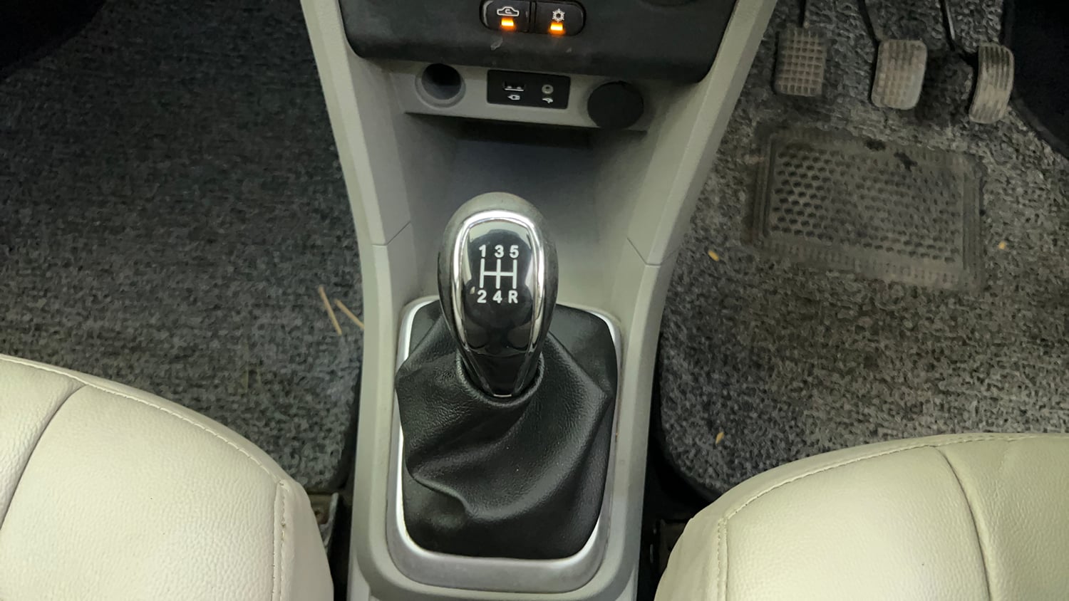 Used 2017 Tata Tiago Revotron XT Petrol Manual interior GEAR  KNOB VIEW