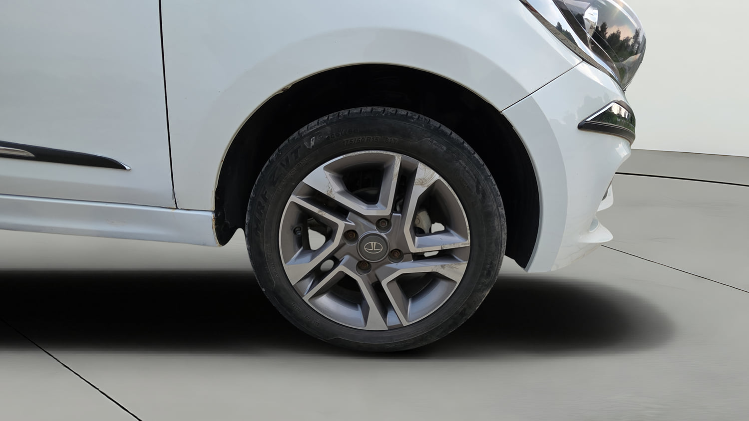 Used 2023 Tata Tigor XZ Plus Leatherette Pack Petrol Manual tyres RIGHT FRONT TYRE RIM VIEW