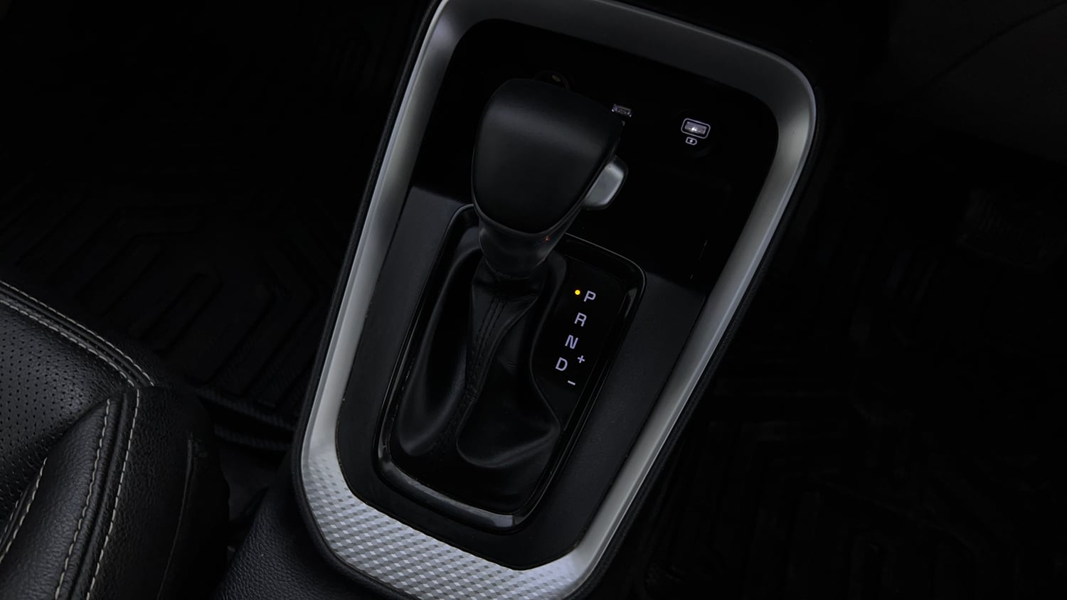 Used 2022 Kia Sonet HTX 1.5 AT Diesel Automatic interior GEAR  KNOB VIEW
