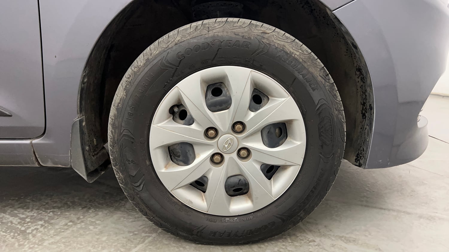 Used 2017 Hyundai Elite i20 Sportz 1.2 Petrol Manual tyres RIGHT FRONT TYRE RIM VIEW