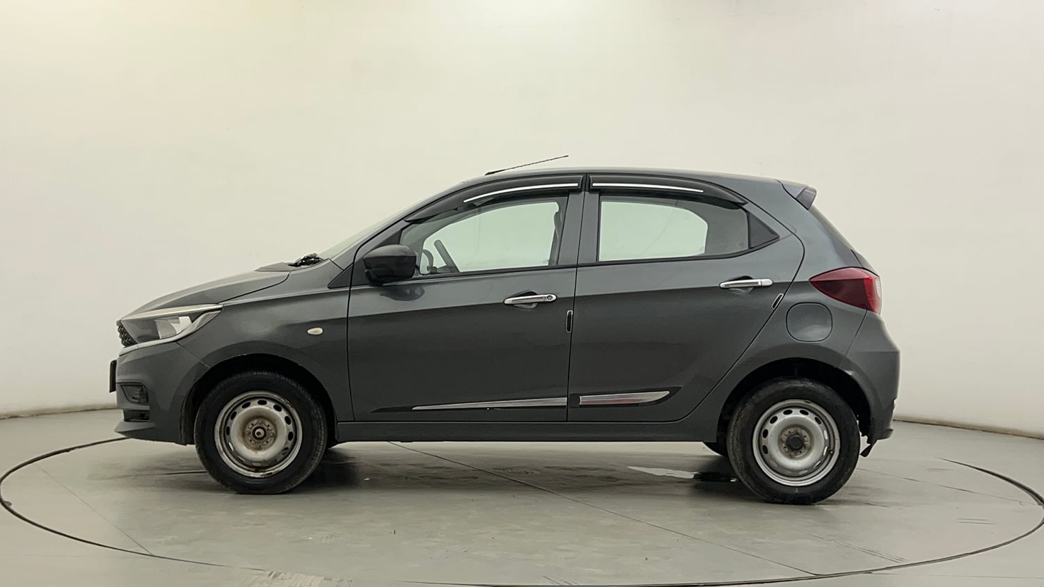 Used 2023 Tata Tiago XM CNG Cng Manual exterior LEFT SIDE VIEW