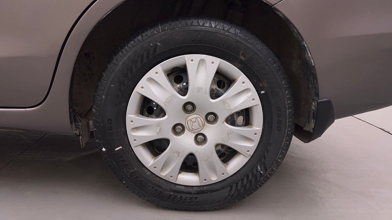 Used 2016 Honda Amaze 1.2 S i-VTEC Petrol Manual tyres LEFT REAR TYRE RIM VIEW