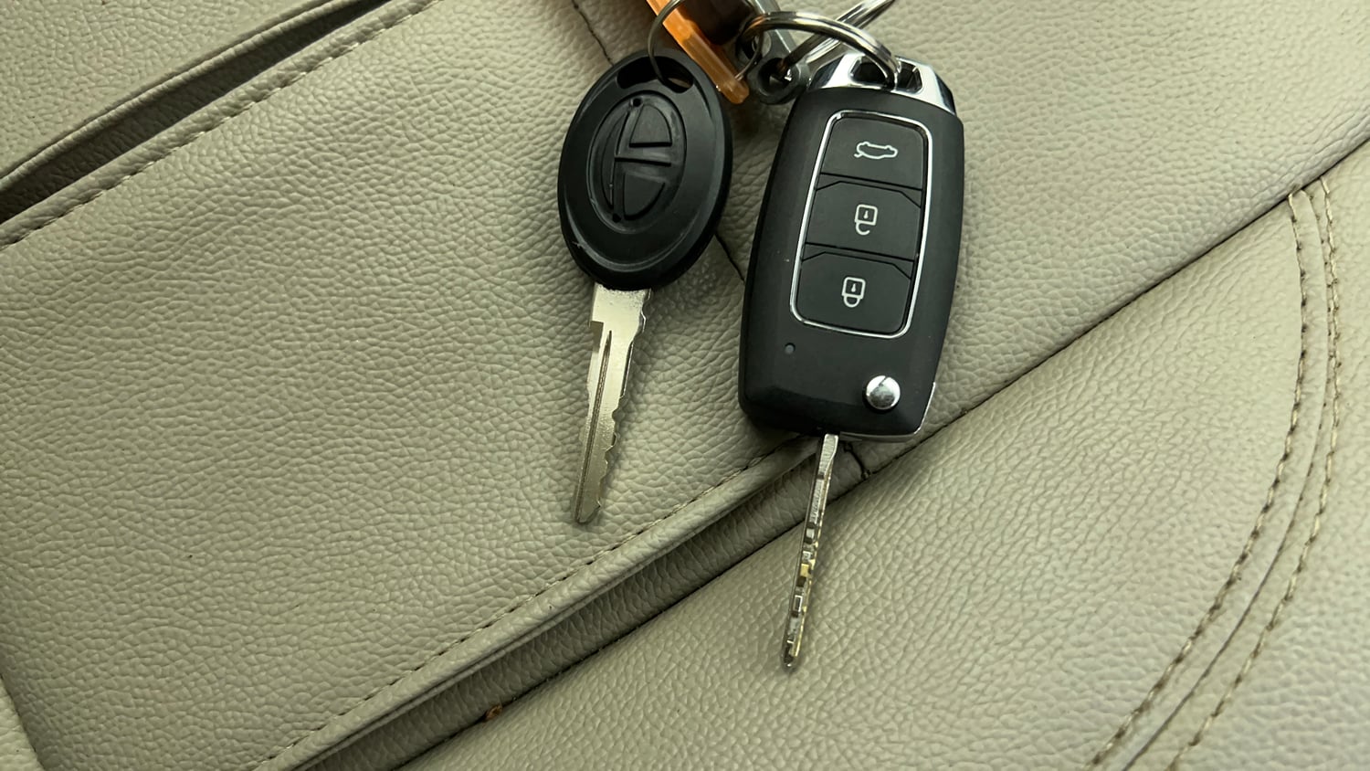 Used 2017 Tata Tiago Revotron XT Petrol Manual extra CAR KEY VIEW