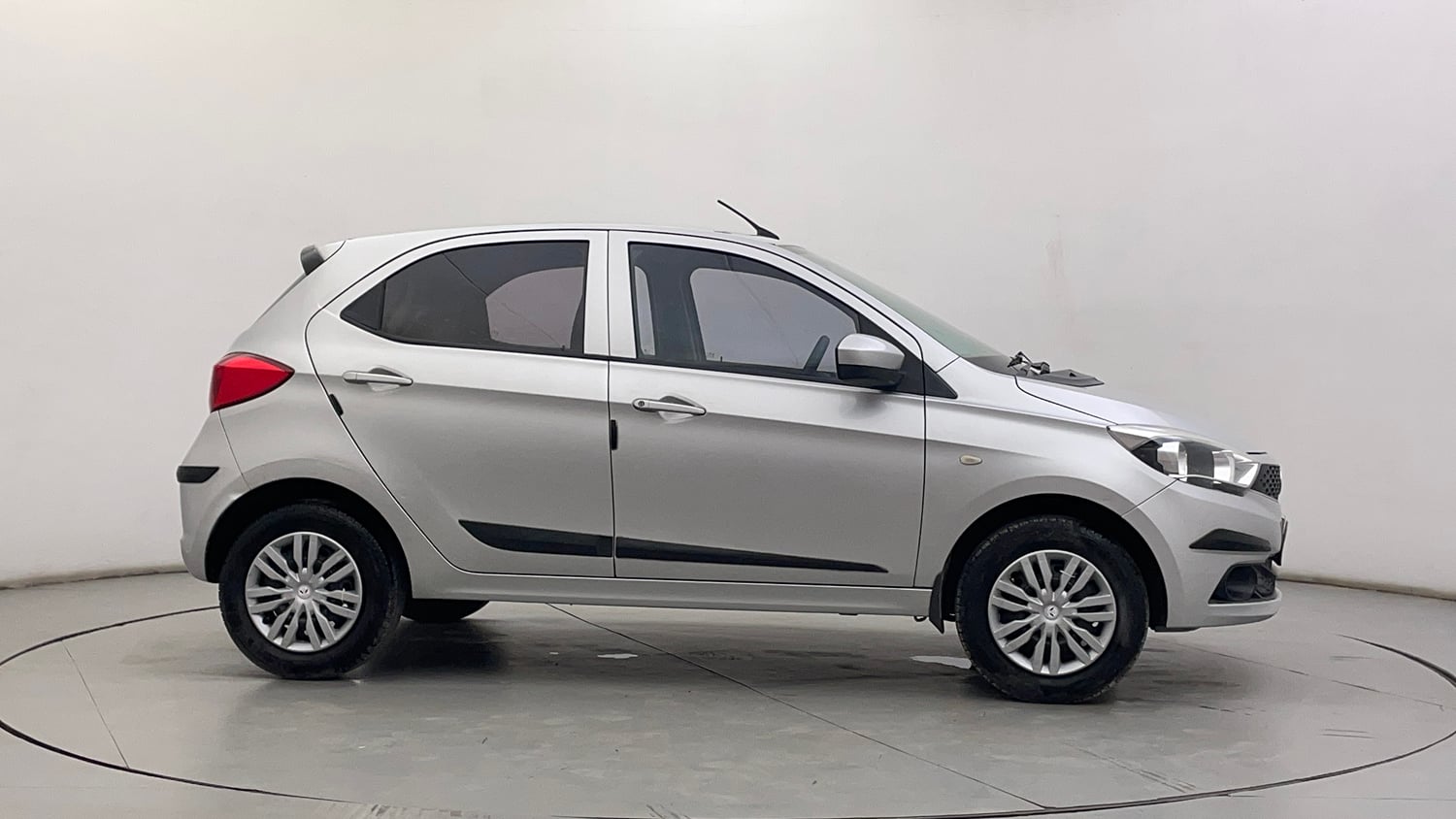 Used 2017 Tata Tiago Revotron XTA Petrol Automatic exterior RIGHT SIDE VIEW