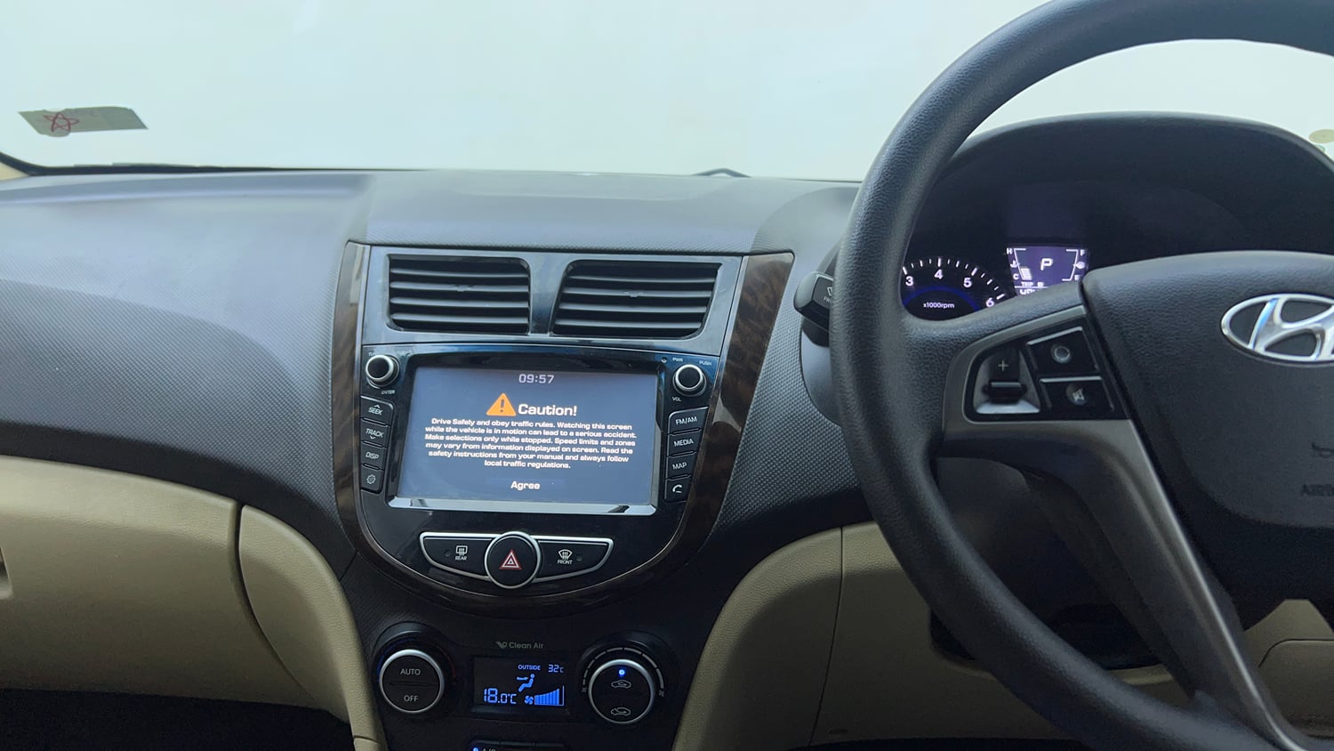 Used 2016 Hyundai Verna 1.6 VTVT SX AT Petrol Automatic top_features Integrated (in-dash) music system