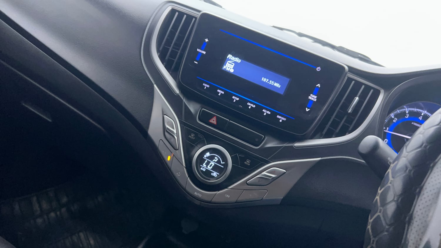 Used 2019 Maruti Suzuki Baleno Delta Petrol Manual interior MUSIC SYSTEM & AC CONTROL VIEW