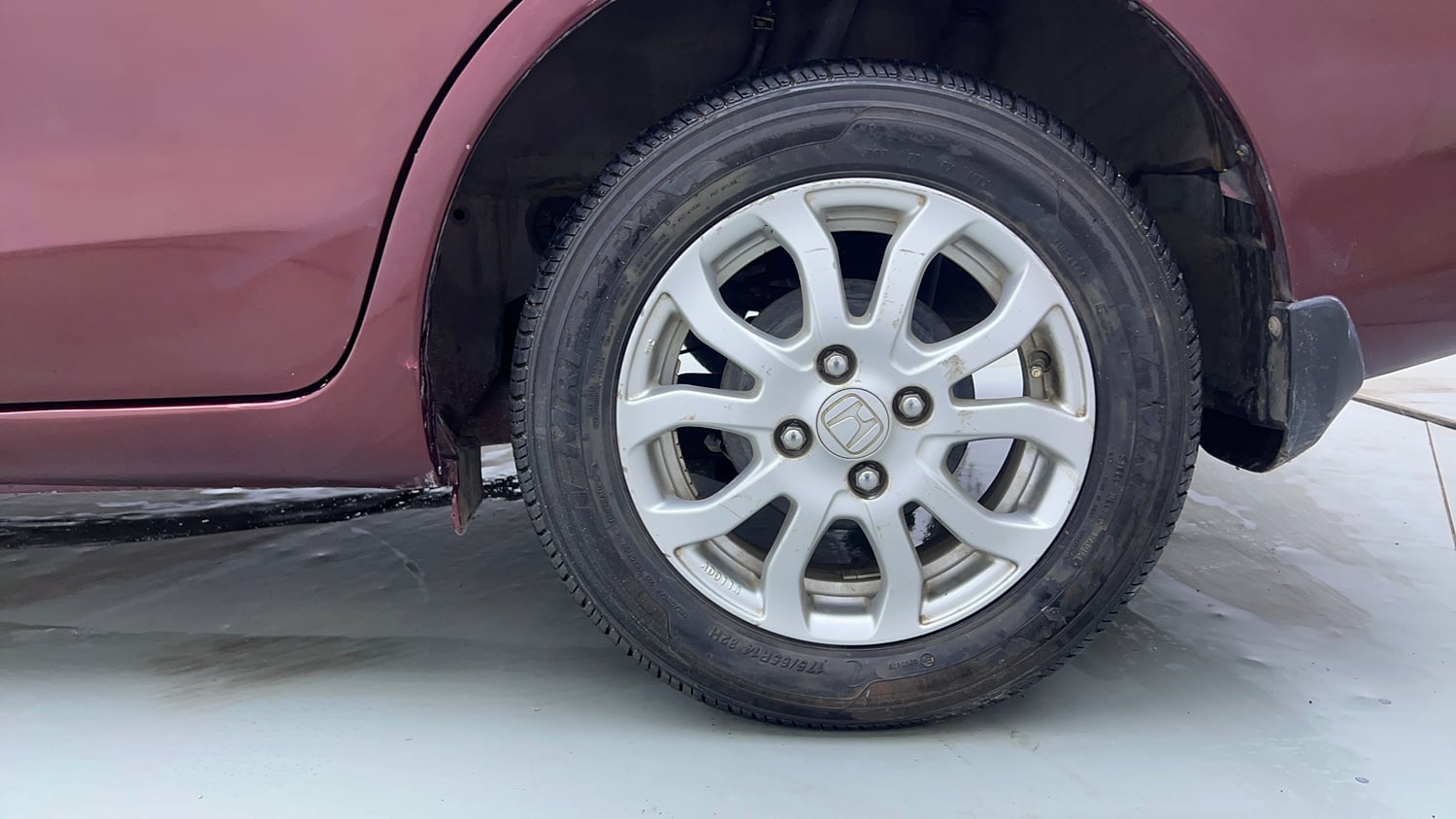 Used 2016 Honda Amaze 1.2 VX AT i-VTEC Petrol Automatic tyres LEFT REAR TYRE RIM VIEW