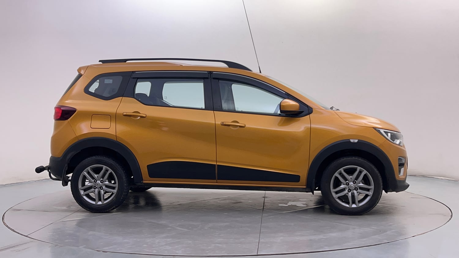 Used 2020 Renault Triber RXZ EASY-R AMT Petrol Automatic exterior RIGHT SIDE VIEW