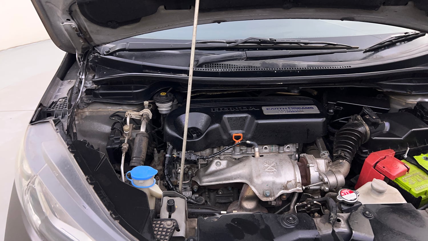Used 2018 Honda WR-V VX MT Diesel Diesel Manual engine ENGINE RIGHT SIDE HINGE & APRON VIEW