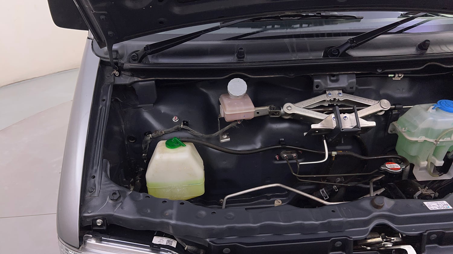Used 2024 Maruti Suzuki Eeco 5 STR AC Petrol Manual engine ENGINE RIGHT SIDE HINGE & APRON VIEW