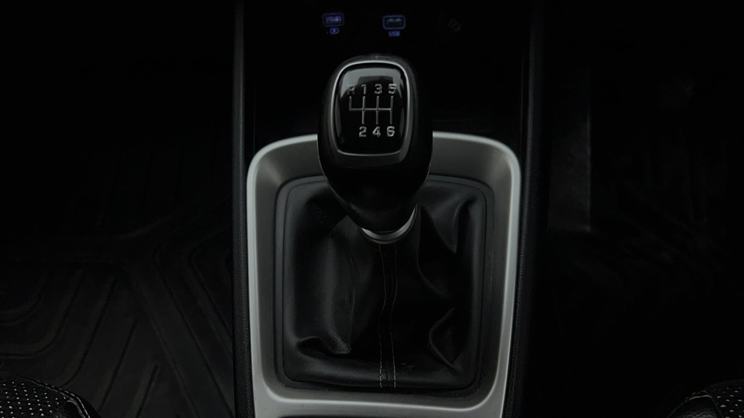 Used 2019 hyundai Venue SX 1.0 (O) Turbo Petrol Petrol Manual interior GEAR  KNOB VIEW