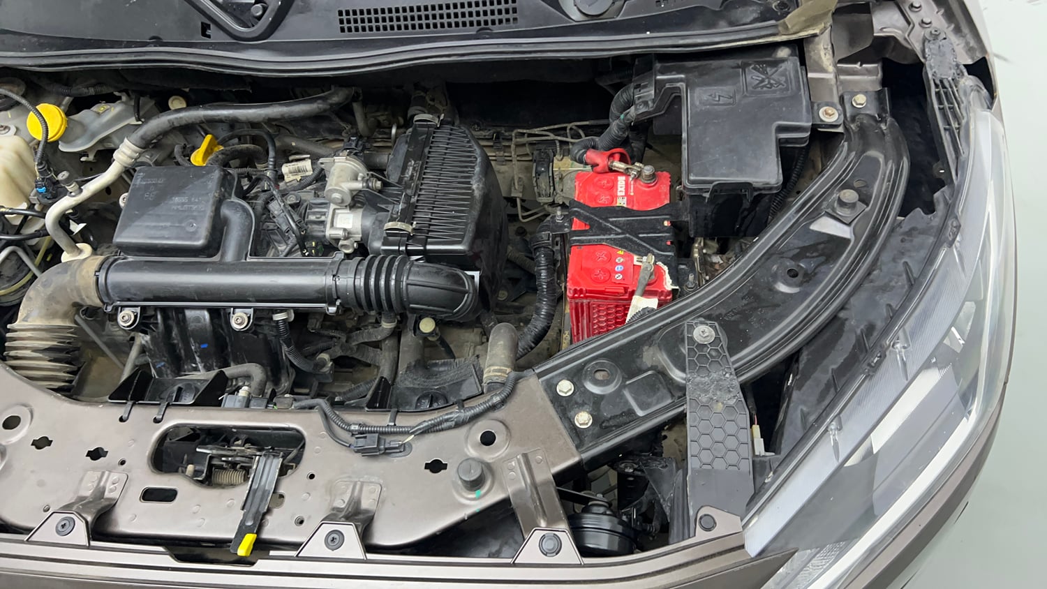 Used 2022 Nissan Magnite XV Petrol Manual engine ENGINE LEFT SIDE VIEW