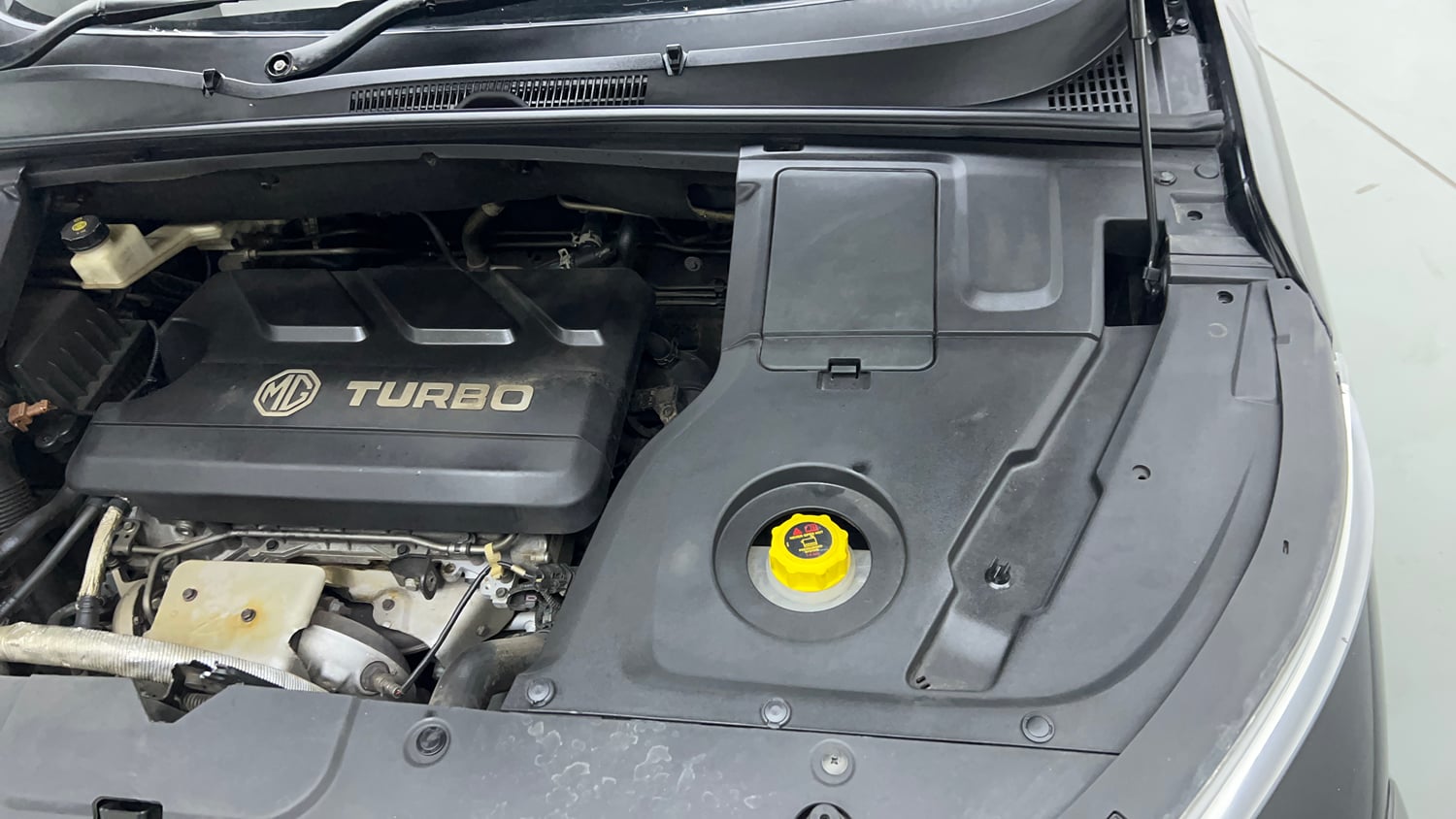 Used 2023 MG Motors Hector Savvy Pro 1.5 Turbo Petrol CVT Petrol Automatic engine ENGINE LEFT SIDE VIEW