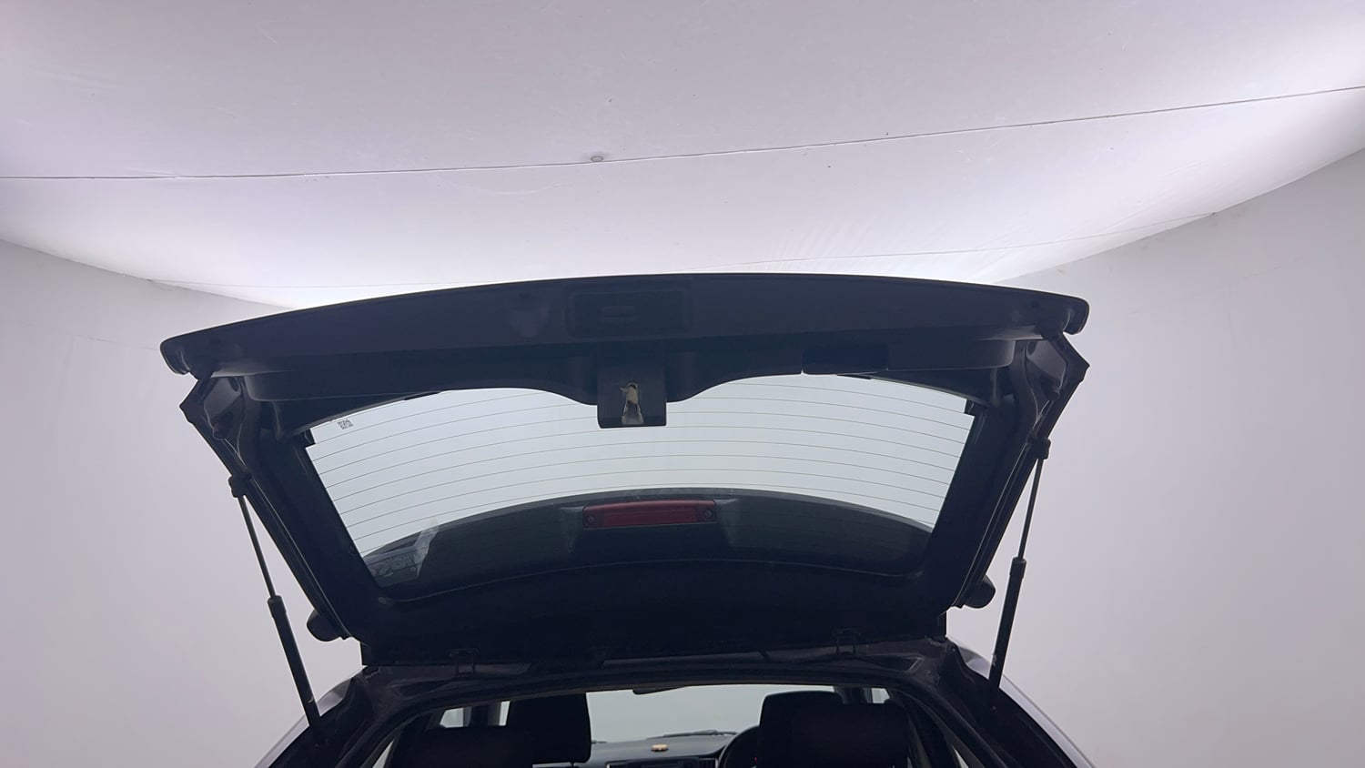 Used 2018 Maruti Suzuki Baleno Delta 1.2 Petrol Manual interior DICKY DOOR OPEN VIEW