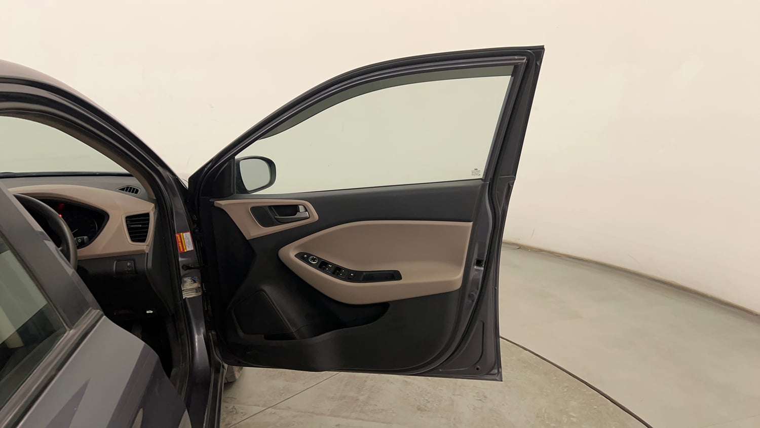 Used 2017 Hyundai Elite i20 Sportz 1.2 Petrol Manual interior RIGHT FRONT DOOR OPEN VIEW