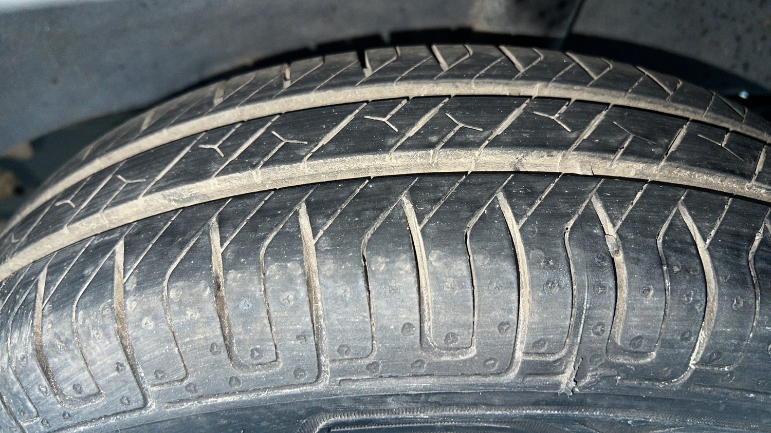 Used 2017 Renault Kwid CLIMBER 1.0 AMT Petrol Automatic tyres LEFT REAR TYRE TREAD VIEW