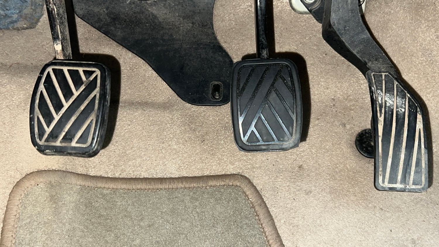 Used 2015 Maruti Suzuki Swift Dzire VXI Petrol Manual interior PEDALS VIEW