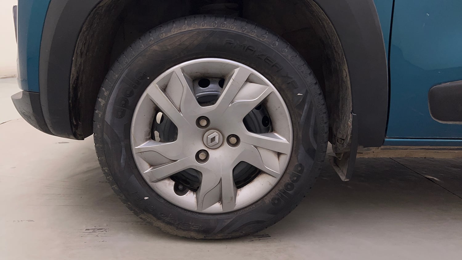 Used 2020 Renault Kwid RXT 1.0 Opt Petrol Manual tyres LEFT FRONT TYRE RIM VIEW