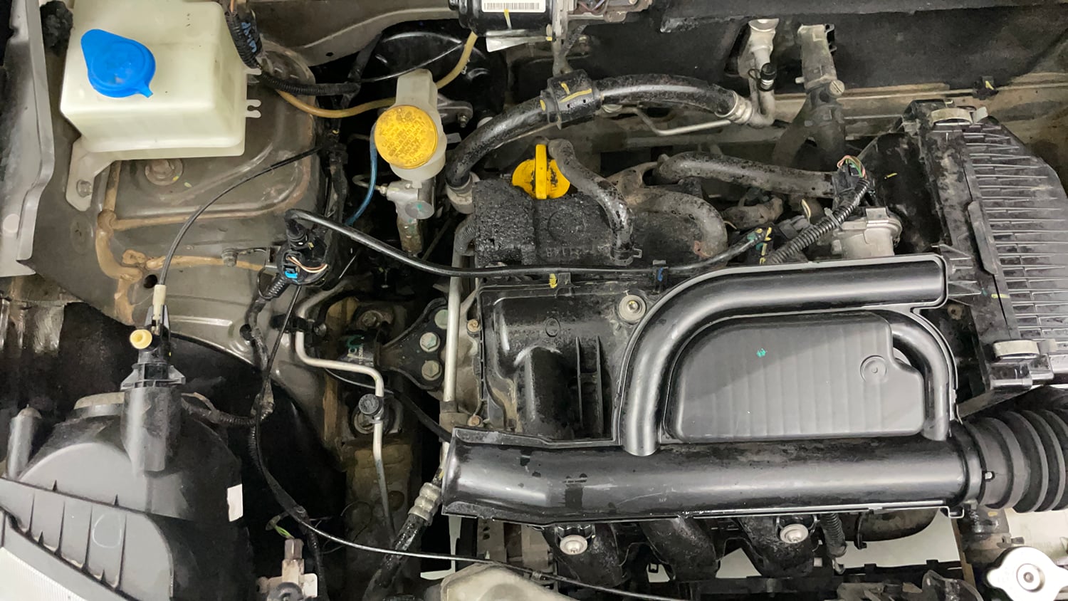 Used 2017 Renault Kwid RXT Petrol Manual engine ENGINE RIGHT SIDE VIEW