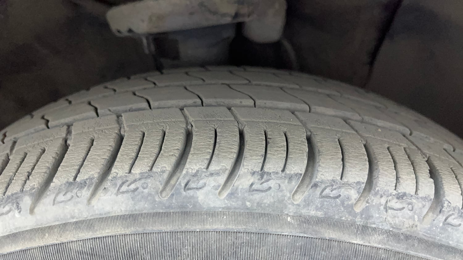 Used 2018 Hyundai Verna SX (O) 1.6 VTVT AT Petrol Automatic tyres RIGHT FRONT TYRE TREAD VIEW