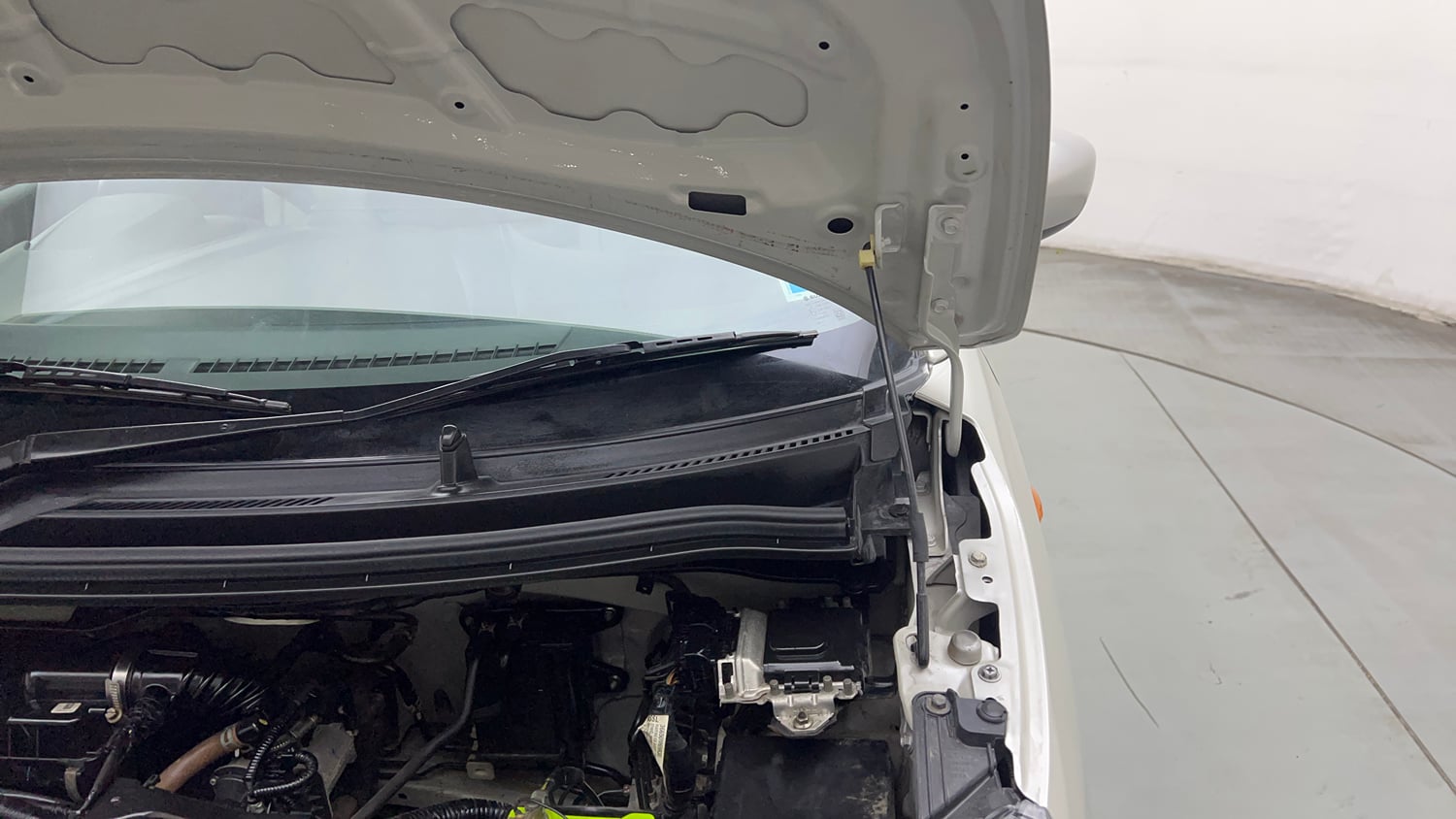 Used 2020 Maruti Suzuki Wagon R VXi 1.2 Petrol Manual engine ENGINE LEFT SIDE HINGE & APRON VIEW