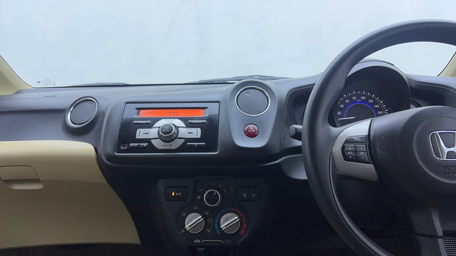 Used 2016 Honda Amaze 1.2 VX AT i-VTEC Petrol Automatic interior MUSIC SYSTEM & AC CONTROL VIEW
