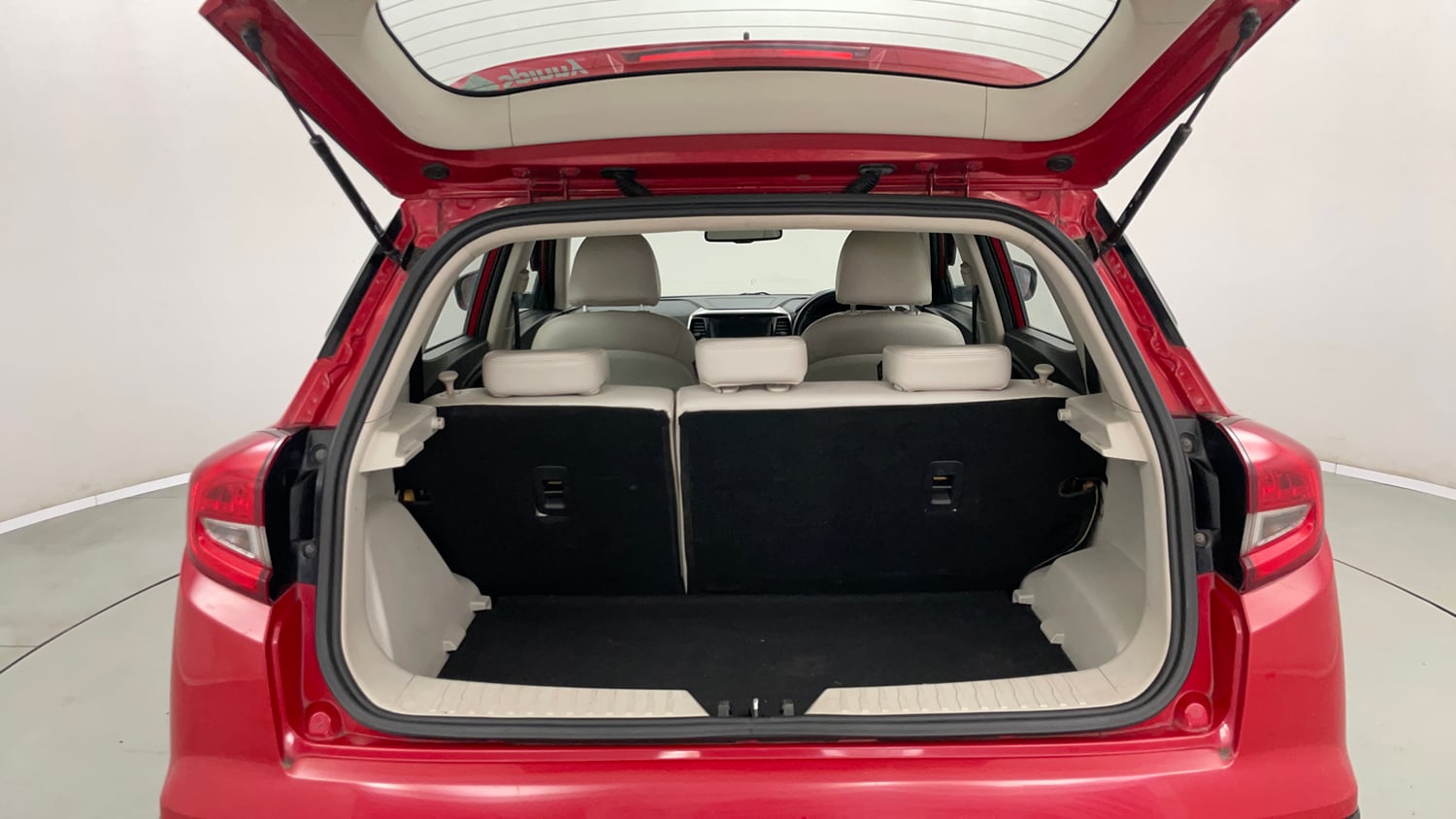 Used 2021 Mahindra XUV 300 W8 (O) 1.2 Petrol AMT Petrol Automatic interior DICKY INSIDE VIEW