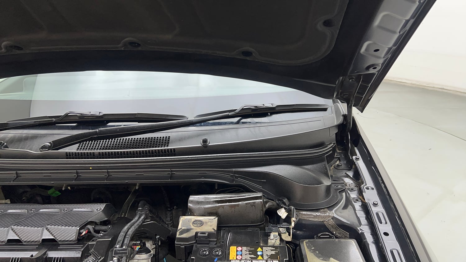 Used 2023 Hyundai Verna SX (O) 1.5 Petrol IVT Petrol Automatic engine ENGINE LEFT SIDE HINGE & APRON VIEW